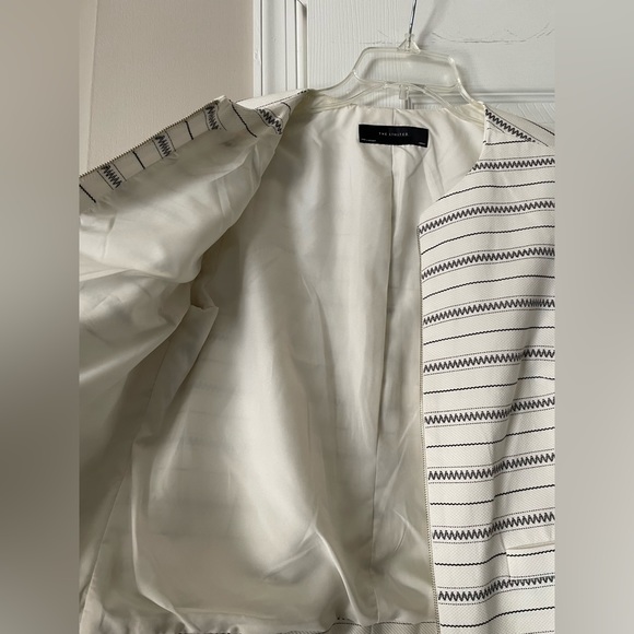 The limited zipper front blazer. Sz M. EUC - Picture 3 of 5